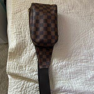 Original and authenticated LOUIS VUITTON
Damier Ebene Geronimos